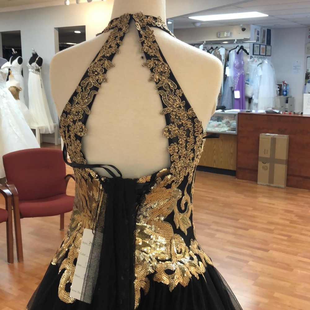 Black and gold sequined prom dress with corset - Picture 5 of 7